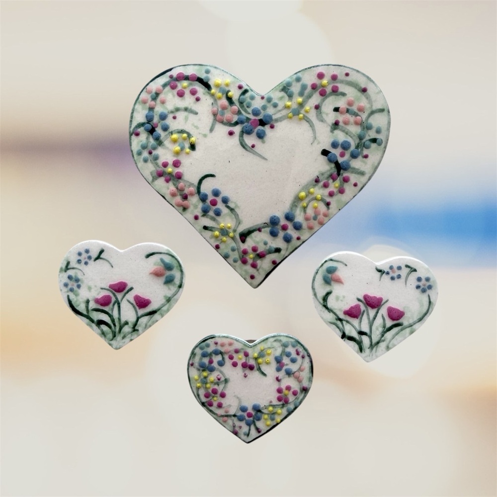 Floral Heart Handcrafted Victorian Ceramic Brooch and Button Covers, 4-Piece Set - Picture 1 of 4